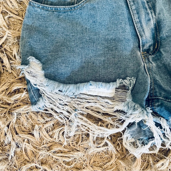 NEW Super Frayed Denim Shorts - Picture 4 of 12